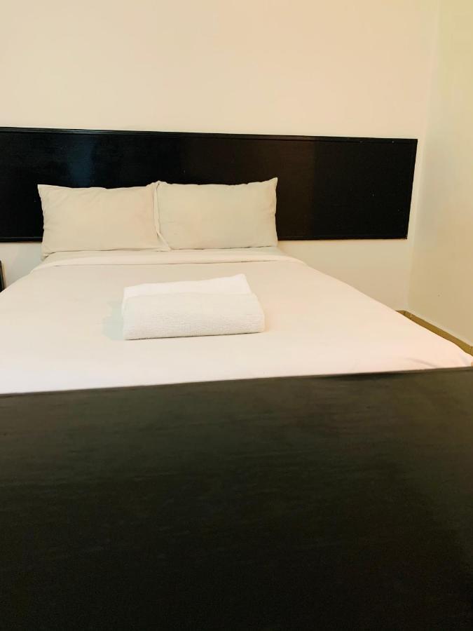 Hotel Sri Sutra  Petaling Jaya Bagian luar foto