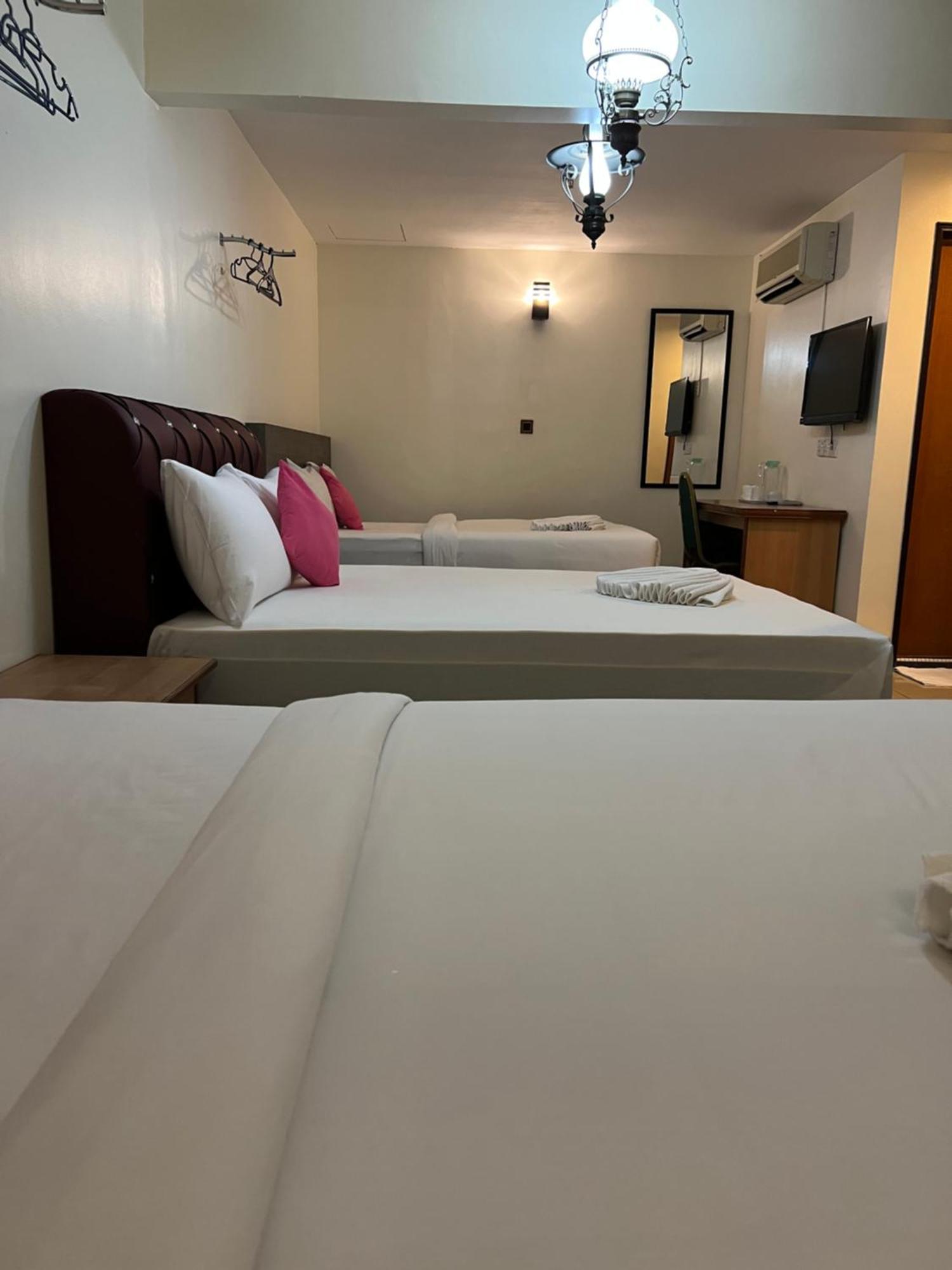 Hotel Sri Sutra  Petaling Jaya Bagian luar foto