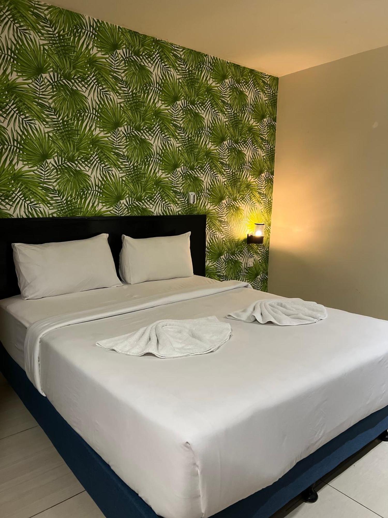 Hotel Sri Sutra  Petaling Jaya Bagian luar foto